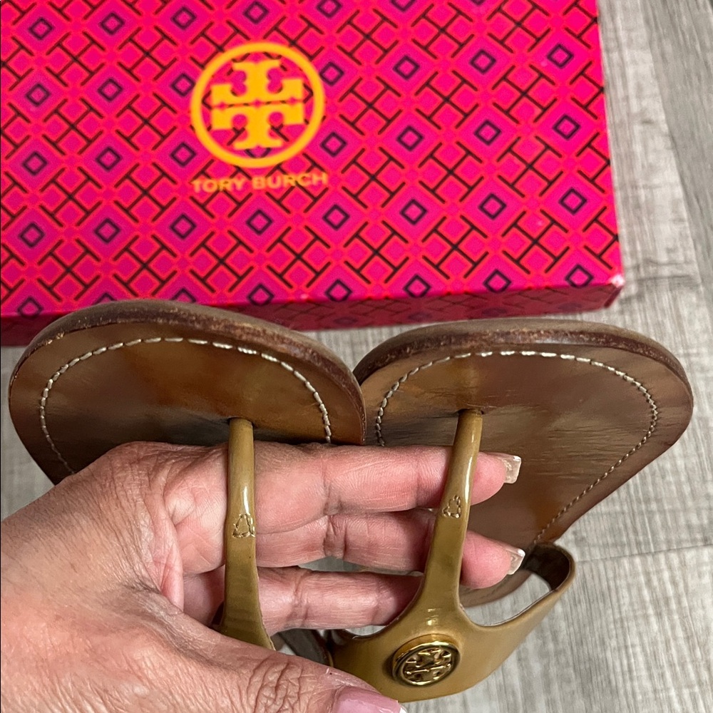 Tory Burch Tan Patent Miller Thong Sandals - Picture 8 of 11